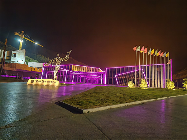 城市亮化是现代城市建设的重要组成部分，它不仅可以美化城市的夜景，还能提升城市的整体形象。随着科技的不断进步，城市亮化也得到了更多的关注和创新。本文将介绍一些关于城市亮化的创意和技术，帮助读者了解海北城市亮化的重要性以及如何进行海北城市亮化的规划和实施。